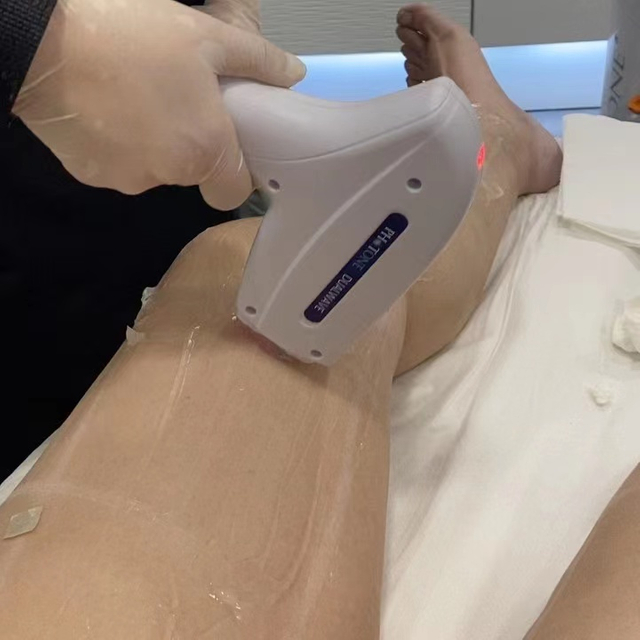 Dispositivo per terapia laser a diodi